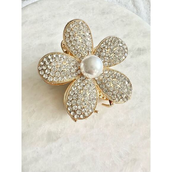 Rhinestone and faux pearl flower metal hair claw ￼ - Picture 1 of 2
